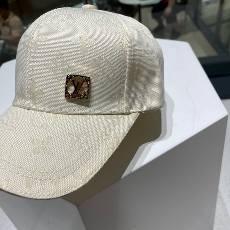 Louis Vuitton LV   Milan counter new hats female foreign-style baseball cap, show face small sun-shading sunscreen