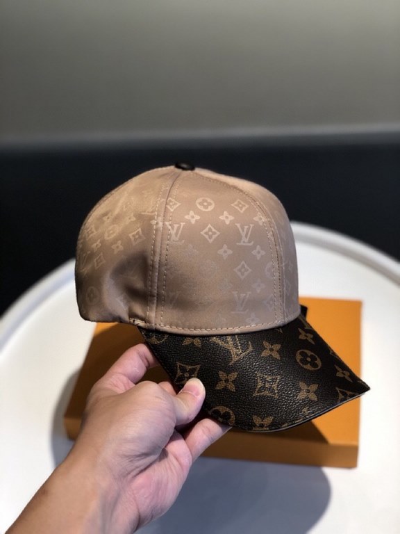 Batch    Louis Vuitton Baseball Caps LouisVuitton   New LV baseball caps, heavy duty   perfectly spliced leather, high-end atmosphere, versatile models   men and women!