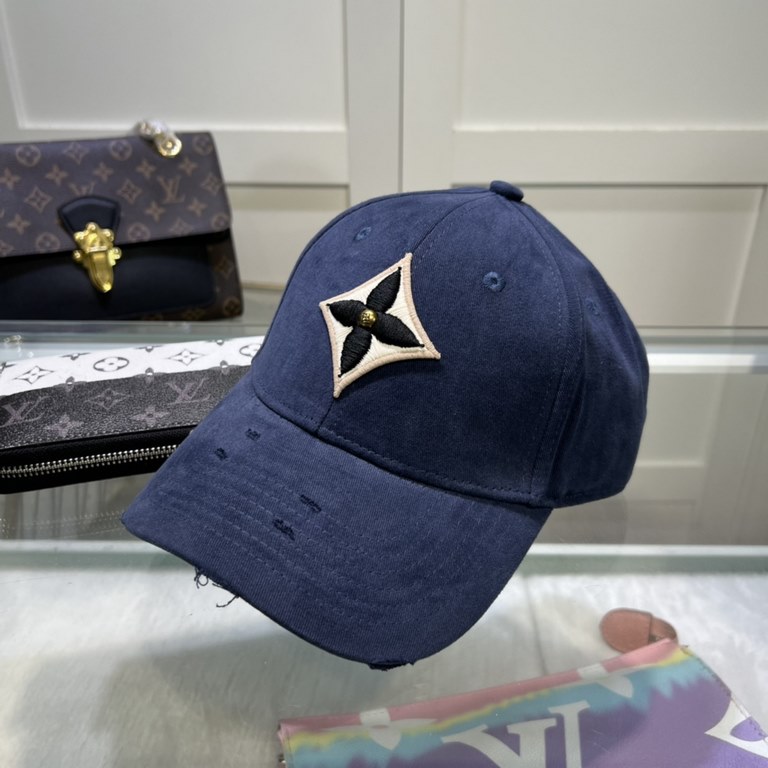 LouiVuittonLV  Counter new Louis Vuitton home embroidered baseball cap, simple and generous Men and women universal sun hat.