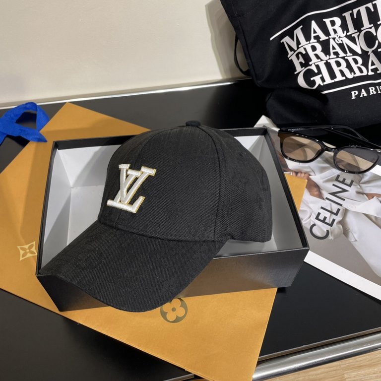 LV Louis Vuitton   official website high version of the shipment, the classic baseball cap, a very classic classic, popular retro beauty, available in all seasons, out of the must-have, very show a small face!