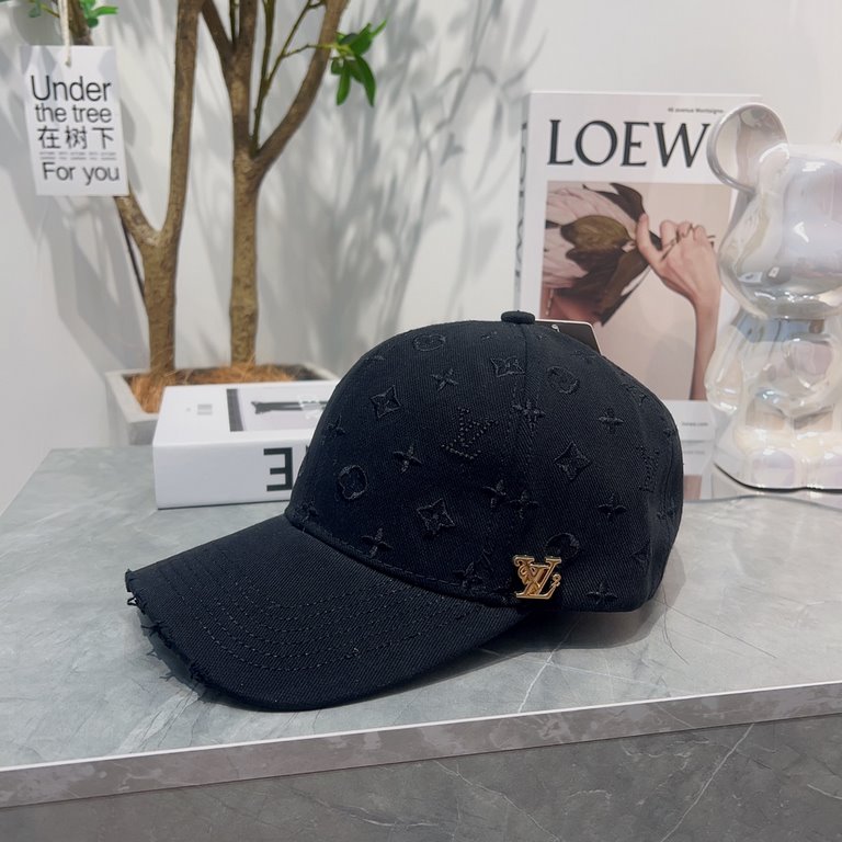 Louis Vuitton LV   Milan counter new hat female foreign full embroidery baseball cap, show face small shade sun protection