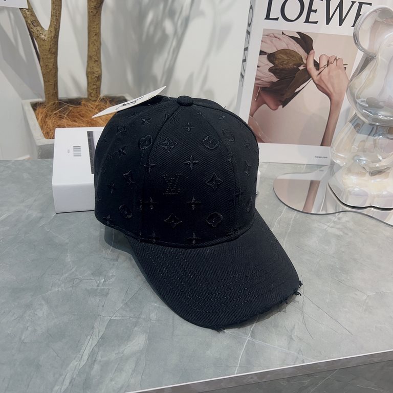 Louis Vuitton LV   Milan counter new hat female foreign full embroidery baseball cap, show face small shade sun protection