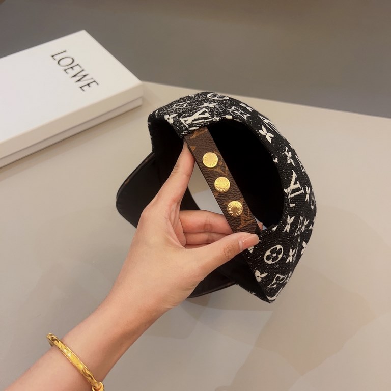 lv louis vuitton   newest snowflake pattern solo spliced baseball cap   arrives   new fisherman's hat , novel and fashionable, sunshade and sunscreen.