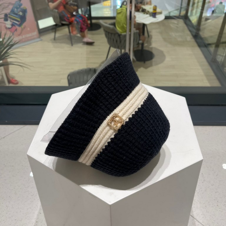 LouisVuitton LV Louis Vuitton   new fall and winter fisherman hat children Korean version of the fashion wild warm knitted bucket hat small fragrant wind show face small pot hat