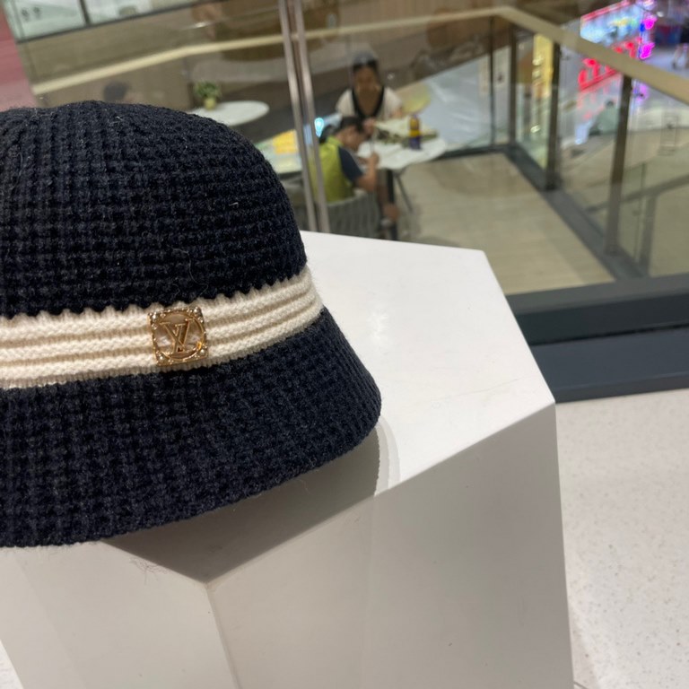 LouisVuitton LV Louis Vuitton   new fall and winter fisherman hat children Korean version of the fashion wild warm knitted bucket hat small fragrant wind show face small pot hat