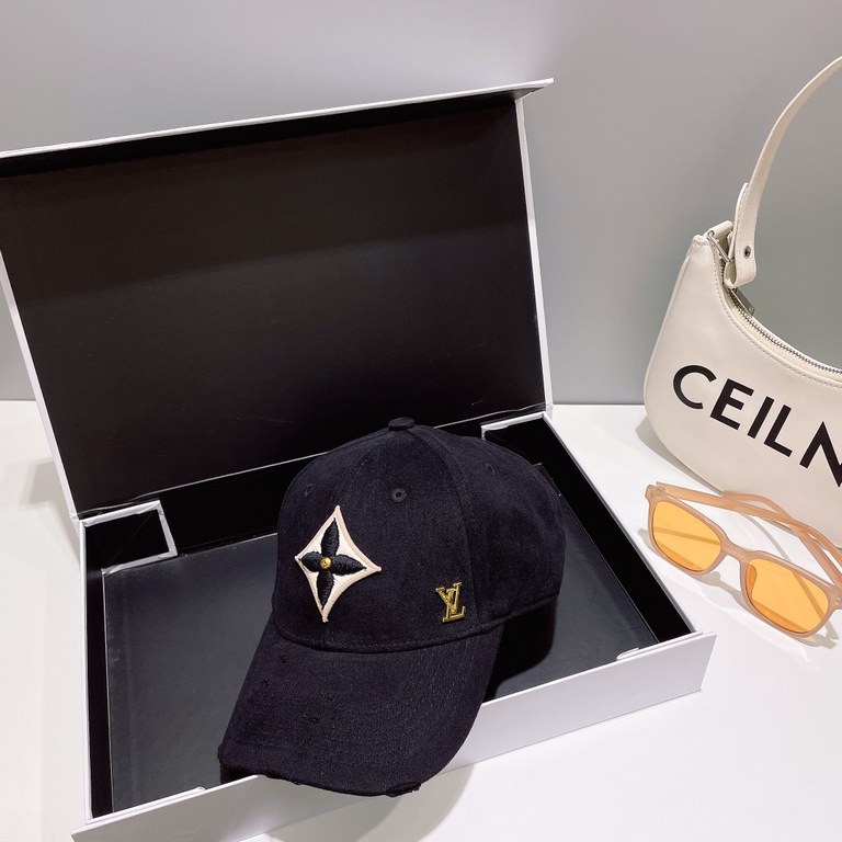 LV Louis Vuitton   official website high version of the shipment, the classic baseball cap, a very classic classic, popular retro beauty, available in all seasons, out of the must-have, very show a small face!