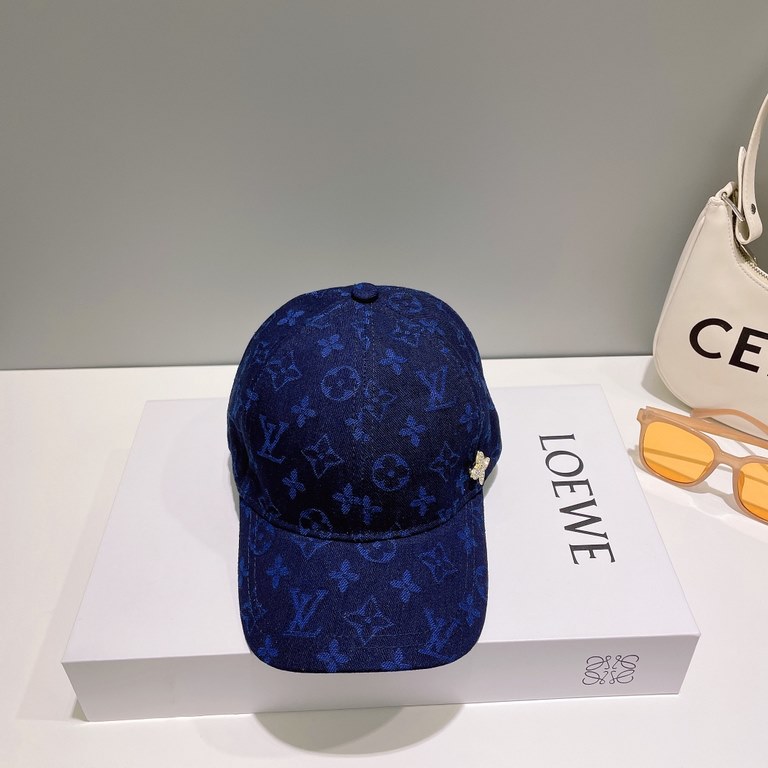 LV Louis Vuitton   official website high version of the shipment, the classic baseball cap, a very classic classic, popular retro beauty, available in all seasons, out of the must-have, very show a small face!