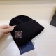 LV Louis Vuitton New Knit Hat!The classic version of the L home senior sense of wear must enter ah  This year's new colors, a bright feeling in front of your eyes The more you look at it, the better it looks   The thickn