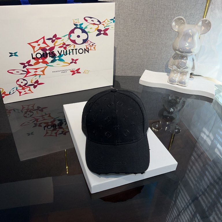 LV Louis VuittonLouis Vuitton Embroidered Baseball CapA must-have item for fall This colorful baseball cap is perfect!Especially when you wear it, it makes your face look smaller.The embroidery of the letters is very str