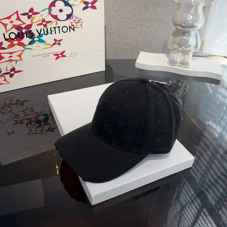 LV Louis VuittonLouis Vuitton Embroidered Baseball CapA must-have item for fall This colorful baseball cap is perfect!Especially when you wear it, it makes your face look smaller.The embroidery of the letters is very str