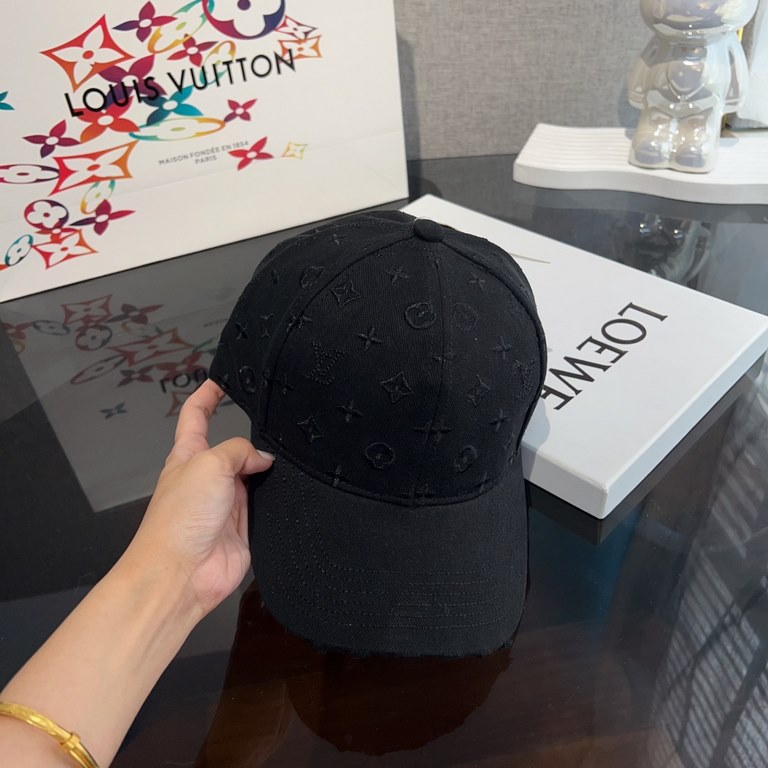 LV Louis VuittonLouis Vuitton Embroidered Baseball CapA must-have item for fall This colorful baseball cap is perfect!Especially when you wear it, it makes your face look smaller.The embroidery of the letters is very str