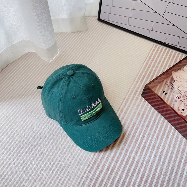 run LV .Embroidered baseball cap that bloggers love!Simple Korean English embroideryHipster's atmosphere sense of support burstHat shape is very satisfactory ~ also can be a huge matchThroughout the spring, summer, fall 