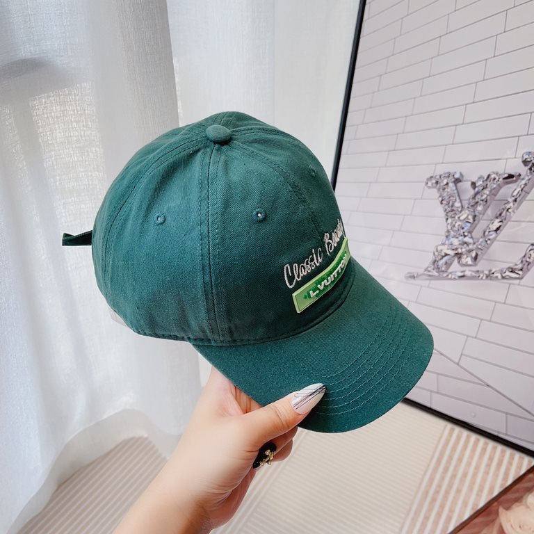 run LV .Embroidered baseball cap that bloggers love!Simple Korean English embroideryHipster's atmosphere sense of support burstHat shape is very satisfactory ~ also can be a huge matchThroughout the spring, summer, fall 