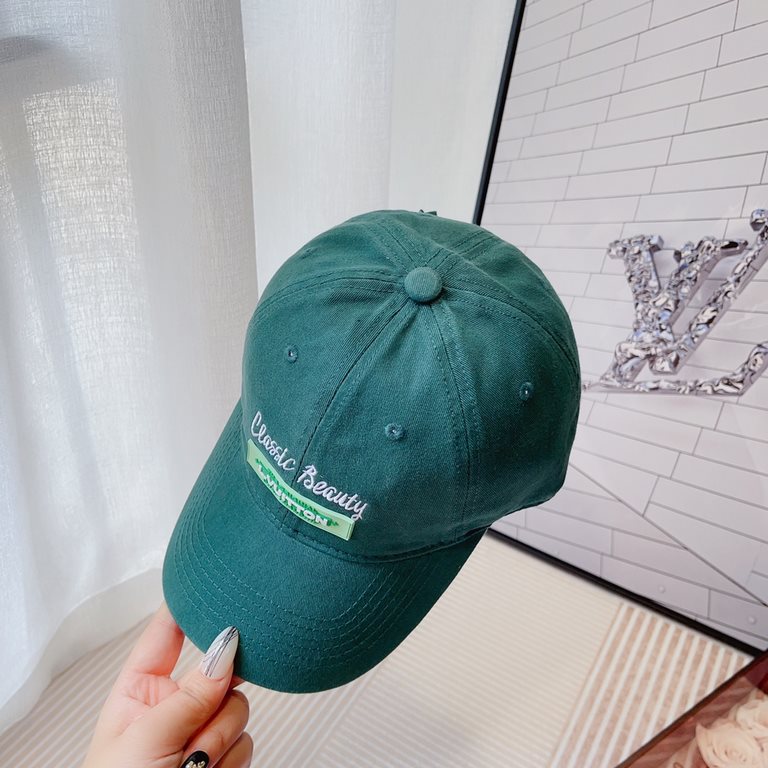 run LV .Embroidered baseball cap that bloggers love!Simple Korean English embroideryHipster's atmosphere sense of support burstHat shape is very satisfactory ~ also can be a huge matchThroughout the spring, summer, fall 