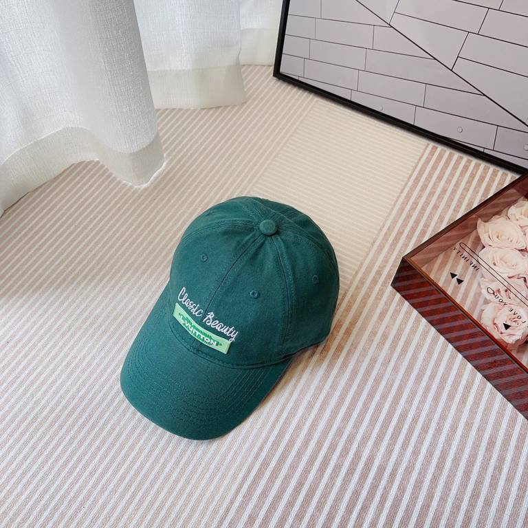 run LV .Embroidered baseball cap that bloggers love!Simple Korean English embroideryHipster's atmosphere sense of support burstHat shape is very satisfactory ~ also can be a huge matchThroughout the spring, summer, fall 