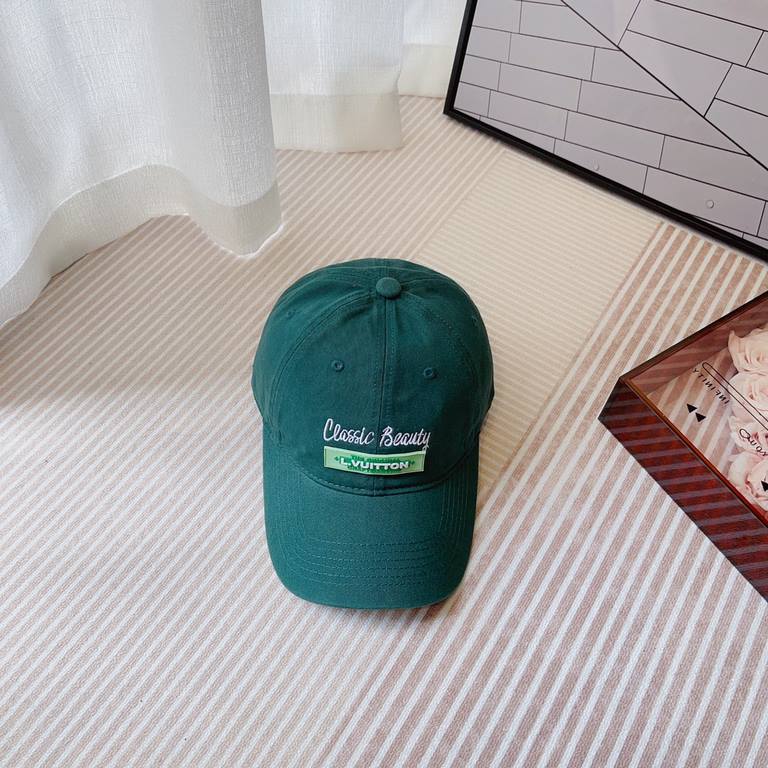 run LV .Embroidered baseball cap that bloggers love!Simple Korean English embroideryHipster's atmosphere sense of support burstHat shape is very satisfactory ~ also can be a huge matchThroughout the spring, summer, fall 