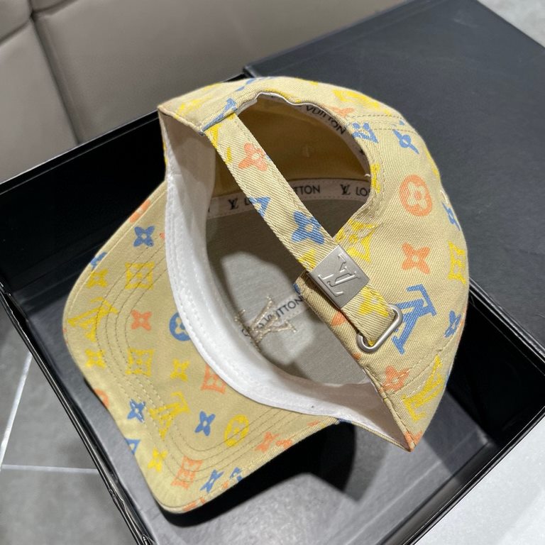 LV Louis Vuitton classic original single baseball cap 11 open mold ordering, the original counter long years burst version, the quality is superb, the basic head circumference of 56, the patch can be adjusted.