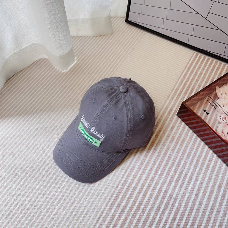 run LV .Embroidered baseball cap that bloggers love!Simple Korean English embroideryHipster's atmosphere sense of support burstHat shape is very satisfactory ~ also can be a huge matchThroughout the spring, summer, fall 