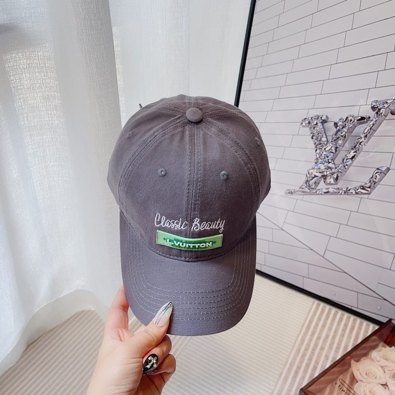 run LV .Embroidered baseball cap that bloggers love!Simple Korean English embroideryHipster's atmosphere sense of support burstHat shape is very satisfactory ~ also can be a huge matchThroughout the spring, summer, fall 