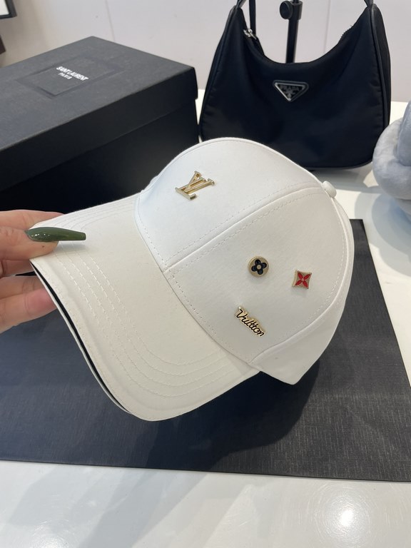 LV baseball cap   2023 new Louis Vuitton baseball cap   fire shipments, versatile single product   casually with a good look Quality is superb   fashionable versatile