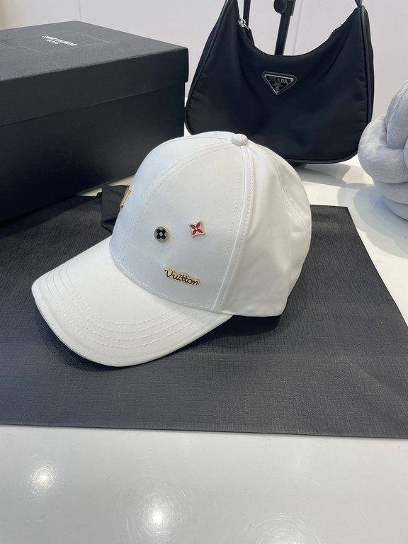 LV baseball cap   2023 new Louis Vuitton baseball cap   fire shipments, versatile single product   casually with a good look Quality is superb   fashionable versatile