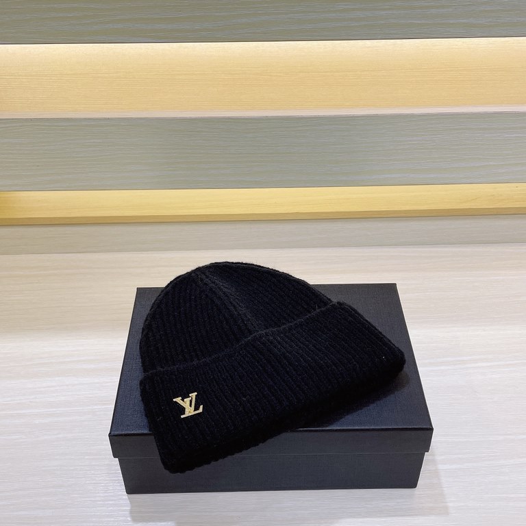 Lv official website knit capVery versatile Men and women universal pro can look at the details, neat workmanship Breathable and comfortable, using imported wool material! Hipster must have!