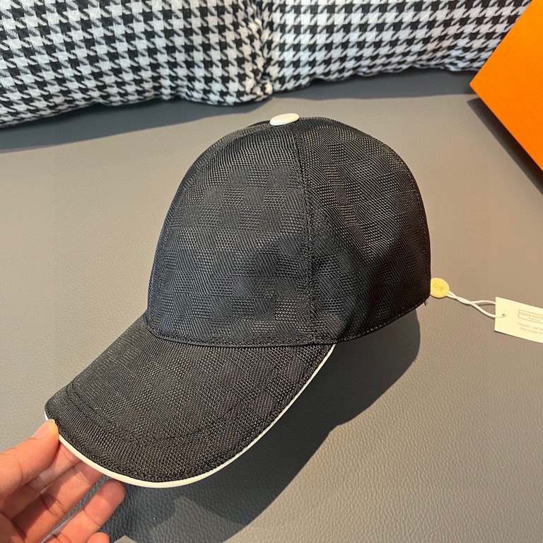 With packaging cloth bag, LV Louis Vuitton new original single baseball cap, classic checkerboard grid, 11 open mold customized, the original counter fabric   head layer cowhide, small square fashion handsome quality is 