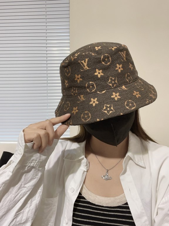 LV Louis Vuitton original single fisherman hat counter hot models cotton lining, light and breathable. Perfect version of the grid accurate, original quality, exclusive physical shooting, men and women apply!