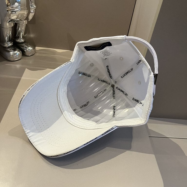 ￥LV SpringSummer Baseball Cap, Men's and Women's Duck Tongue Cap, Head Circumference 57cm, Adjustable