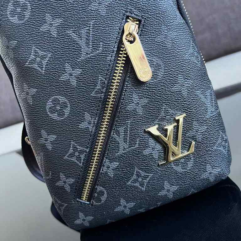 LV Chest BagModel 23344Size 18-31-5Counter new    heavy hit replica   original leather replica   leather super soft   oversized capacity   customized counter original hardware  smooth zipper    perfect craftsmanship   re