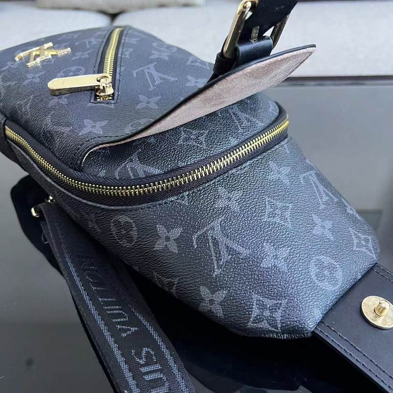 LV Chest BagModel 23344Size 18-31-5Counter new    heavy hit replica   original leather replica   leather super soft   oversized capacity   customized counter original hardware  smooth zipper    perfect craftsmanship   re