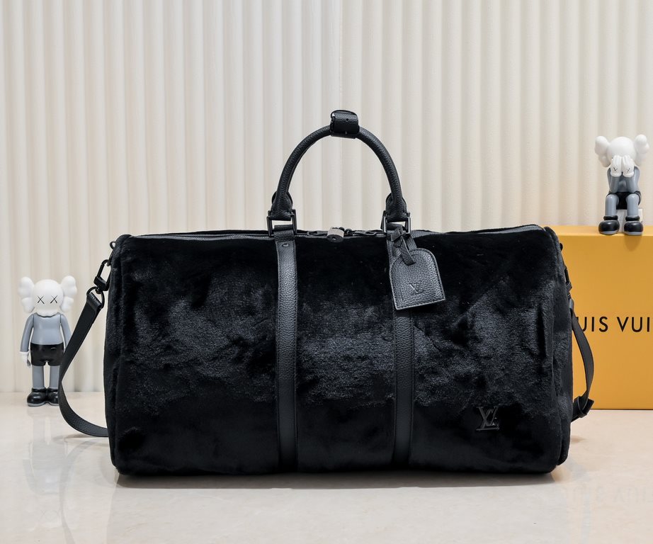 EXCLUSIVE ACTUAL - UPGRADED  M23108 The Puffy Shearling Keepall Bandoulière 50 Travel Bag is inspired by the soft touch of a teddy bear, injecting childlike fun into a functional piece. The wool-leather body features cow