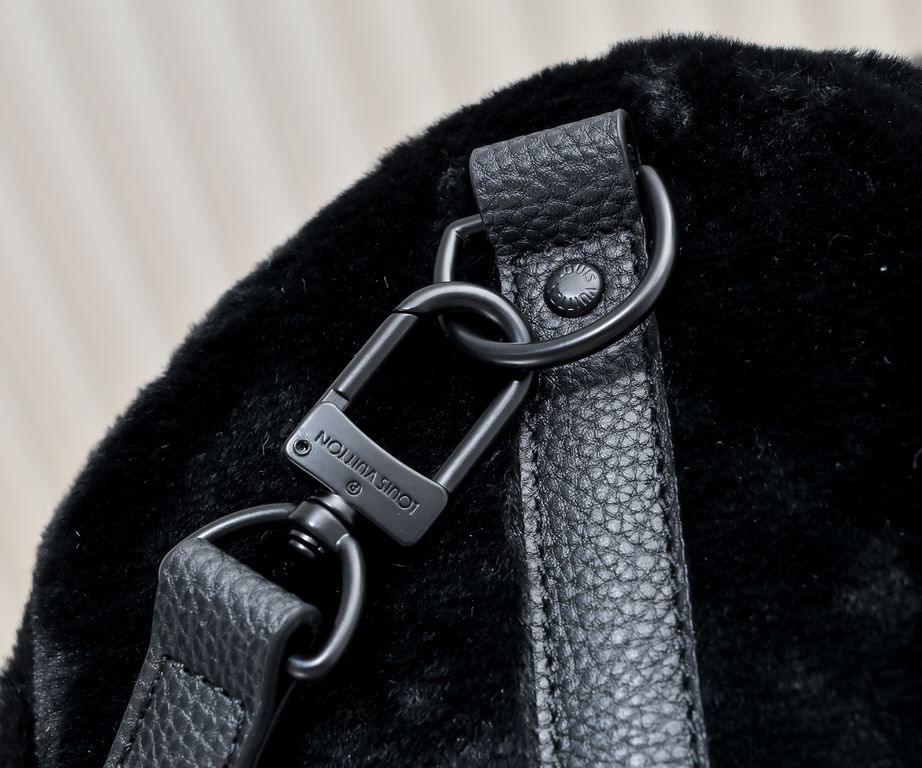 EXCLUSIVE ACTUAL - UPGRADED  M23108 The Puffy Shearling Keepall Bandoulière 50 Travel Bag is inspired by the soft touch of a teddy bear, injecting childlike fun into a functional piece. The wool-leather body features cow