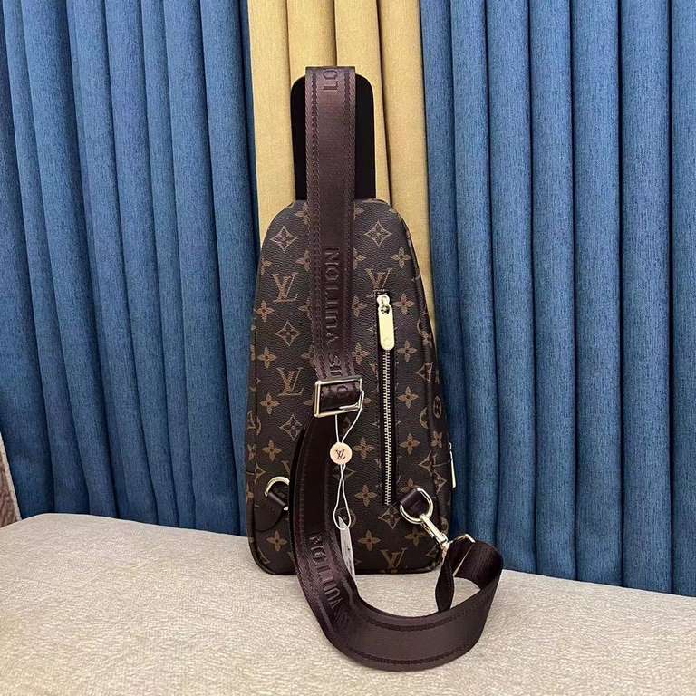 LV Chest BagModel 23344Size 18-31-5Counter new    heavy hit replica   original leather replica   leather super soft   oversized capacity   customized counter original hardware  smooth zipper    perfect craftsmanship   re