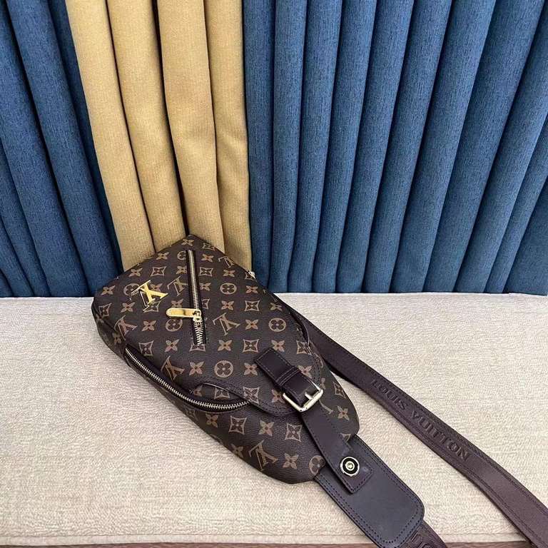 LV Chest BagModel 23344Size 18-31-5Counter new    heavy hit replica   original leather replica   leather super soft   oversized capacity   customized counter original hardware  smooth zipper    perfect craftsmanship   re