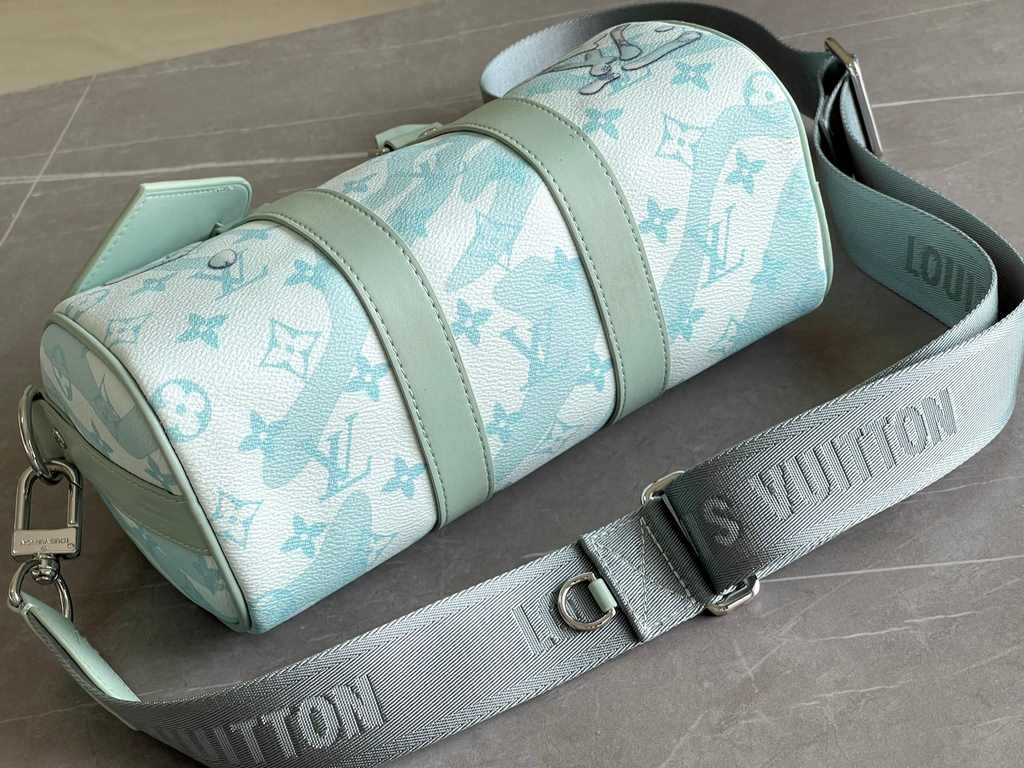 M22527 Tiffany GreenMen's Bags Pillow Bags Keepall Collection KEEPALL BANDOULIèRE 25 Handbag The Keepall Bandoulière 25 Handbag is based on a creative inkjet printing process that resembles water droplets gliding over th