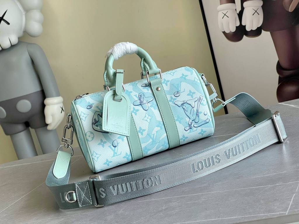 M22527 Tiffany GreenMen's Bags Pillow Bags Keepall Collection KEEPALL BANDOULIèRE 25 Handbag The Keepall Bandoulière 25 Handbag is based on a creative inkjet printing process that resembles water droplets gliding over th