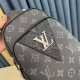 So many people looking at the bag!  LV is not good to sell turn the picture know. Newest 2020 Launched Men's Chest Bag, Selected Leather - High-grade Imported Cowhide Leather, Imported Lining Design  Uniform alignment [B