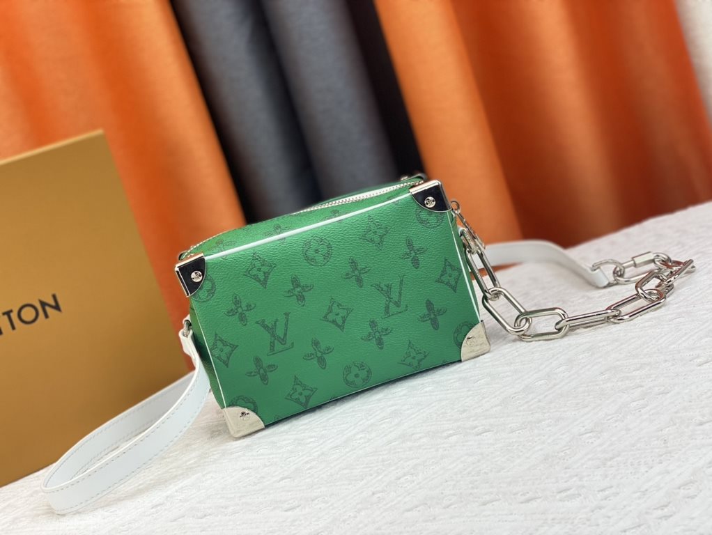 Upgraded Original Exclusive M80816 Green. YELLOW. White M44480 with new Louis Vuitton! signature printed on its vintage Monogram canvas and chunky chain, the mini soft trunk bag is part of Virgil Abra's everyday LV capsu