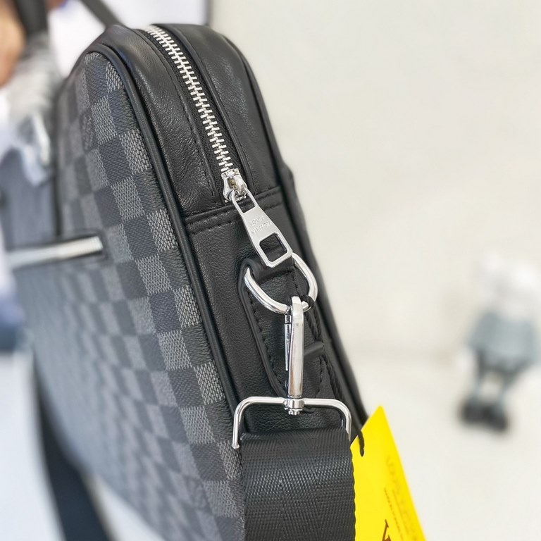 New [love] Louis Vuitton lv original single authentic new counter with the same high-end men's casual briefcase   workmanship super refined and elegant. With imported raw materials cowhide special lining bag.