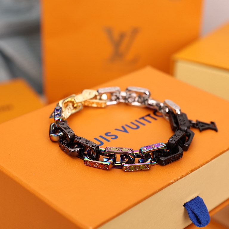 M0070MPARADISE CHAIN braceletThis Paradise Chain bracelet unleashes a striking personality through a multitude of colors and materials. Matte, polished and shiny metals create a rugged link, while the LV monograms give i