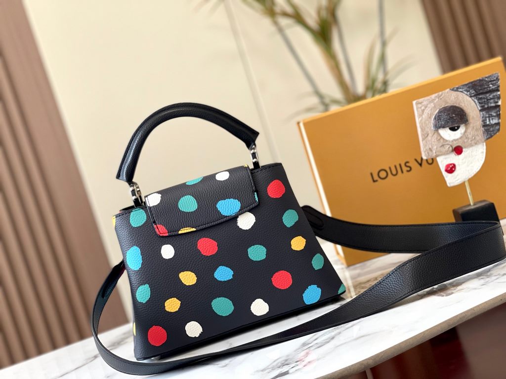 EXCLUSIVE SHOOTING - M21663 From the Louis Vuitton x Yayoi Kusama collaboration comes this LV x YK Capucines pouch. The renowned Japanese artist's childhood obsession with polka dots as a symbol of infinity finds dazzlin