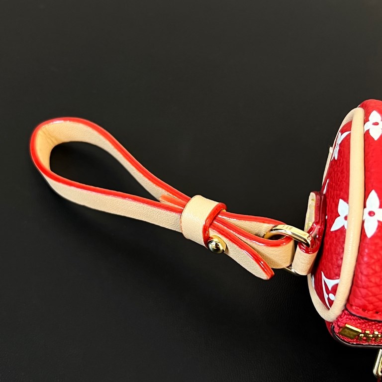 new   old pattern 5 colors In stock  MINI KEEPALL bag charm with keychain Louis Vuitton Louis Vuitton lv Mini Pillow Bag Pendant  This Mini Keepall bag and keychain is a bold and adventurous take on the classic handbag s