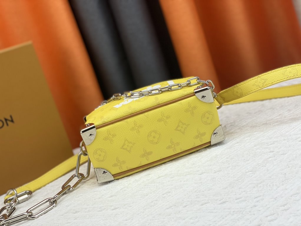 Upgraded Original Exclusive M80816 Green. YELLOW. White M44480 with new Louis Vuitton! signature printed on its vintage Monogram canvas and chunky chain, the mini soft trunk bag is part of Virgil Abra's everyday LV capsu