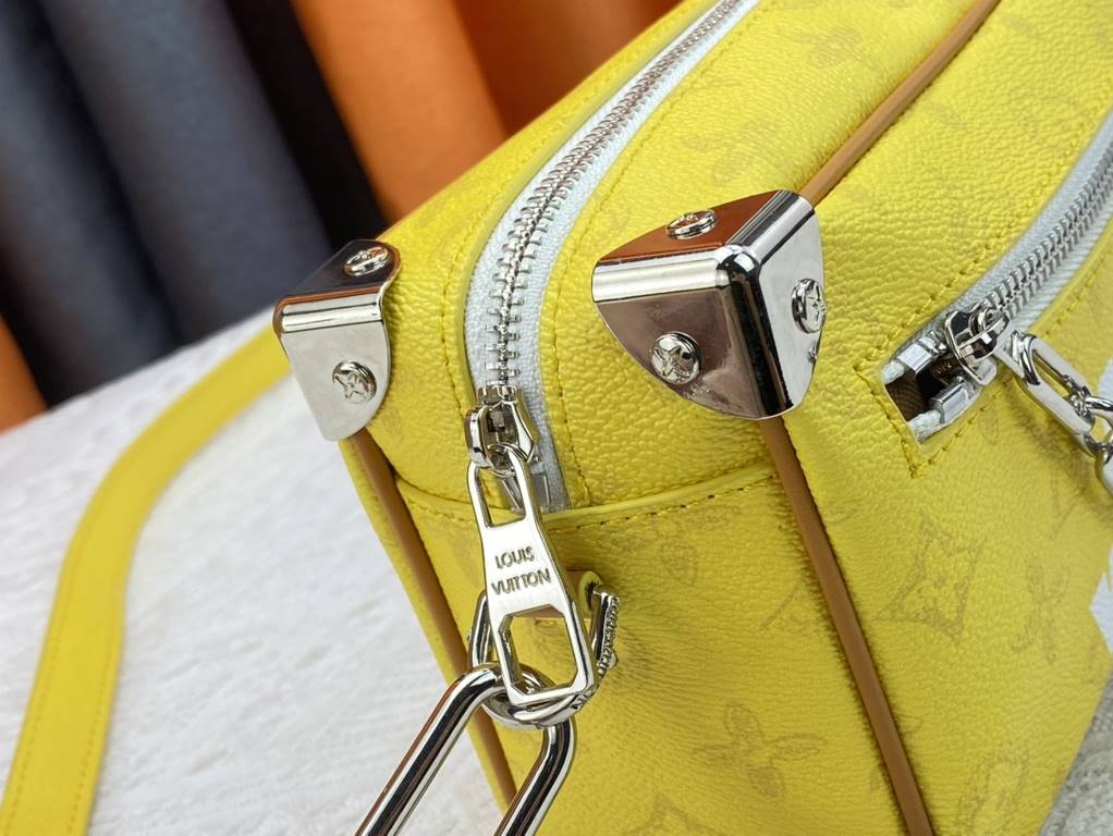 Upgraded Original Exclusive M80816 Green. YELLOW. White M44480 with new Louis Vuitton! signature printed on its vintage Monogram canvas and chunky chain, the mini soft trunk bag is part of Virgil Abra's everyday LV capsu