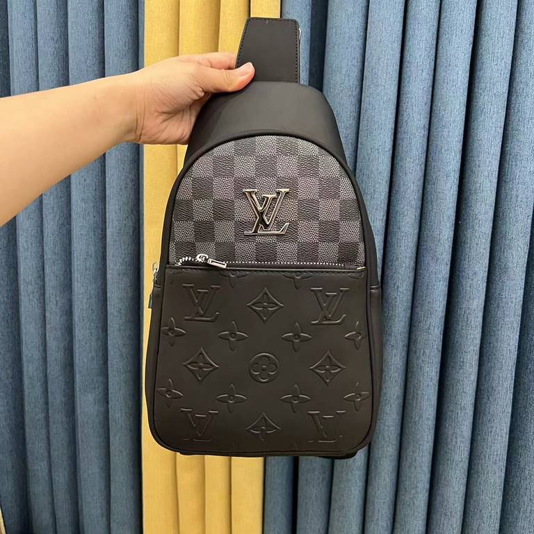 LV Chest BagSize 18-31-7Counter new    Heavy hit replica   original leather replica   leather super soft   super large capacity   customized counter original hardware  smooth zipper    perfect craftsmanship   refused to 