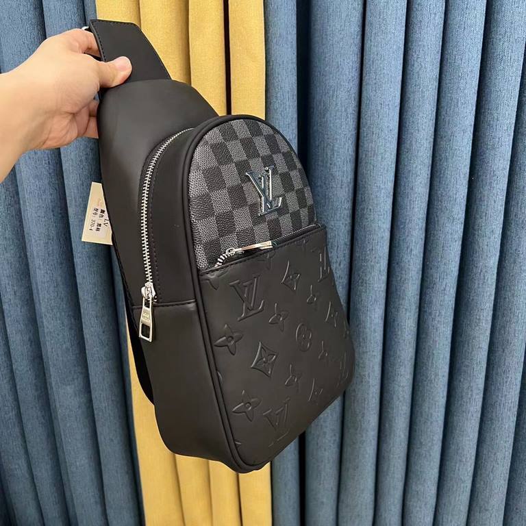 LV Chest BagSize 18-31-7Counter new    Heavy hit replica   original leather replica   leather super soft   super large capacity   customized counter original hardware  smooth zipper    perfect craftsmanship   refused to 