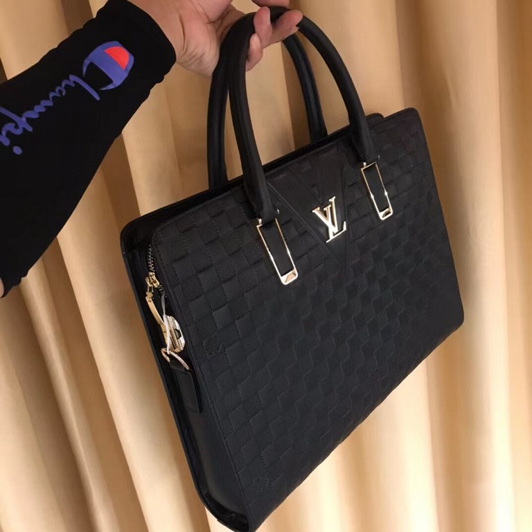 Out of the shipment ah [hey ha] Lv . Briefcase Genuine YKK hardware, get your hands on you understand how good Italy    imported elephant grain cowhide (market exclusivity), removable shoulder strap, the size of the body