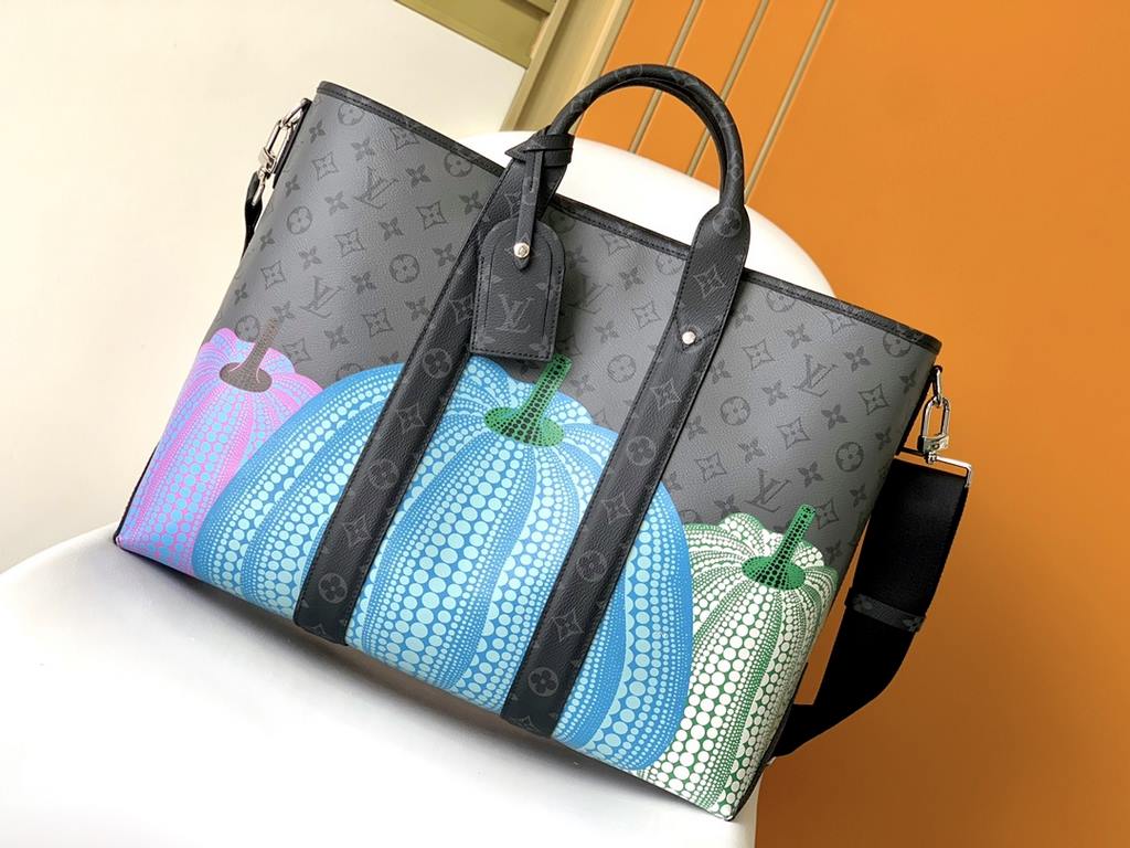 M46434 PUMPKIN SILKPRINT MEN'S BAGS BRIEF BAGS COLLECTION LOUIS VUITTON x YK WEEKEND TOTE HANDBAG The Louis Vuitton x Yayoi Kusama Collaboration presents the LV x YK Weekend Tote Handbag, which combines the iconic Monogr