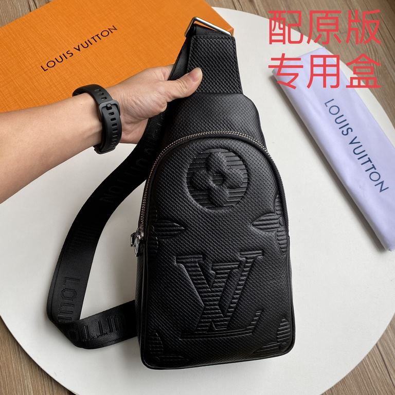 [With the original special box] [Original single goods], the latest style ＜LV＞ men   chest bag   hot shipping   (physical photos   without adding any effect) original imported first layer cowhide   leather feel soft and 